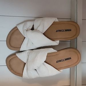 Minnetonka Sarong Womans Sz. 8N Slip On Flats Fabric Upper